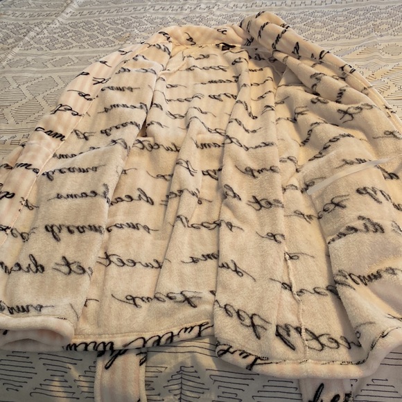 Victoria’s Secret Sweet Dreams Robe - Picture 3 of 5